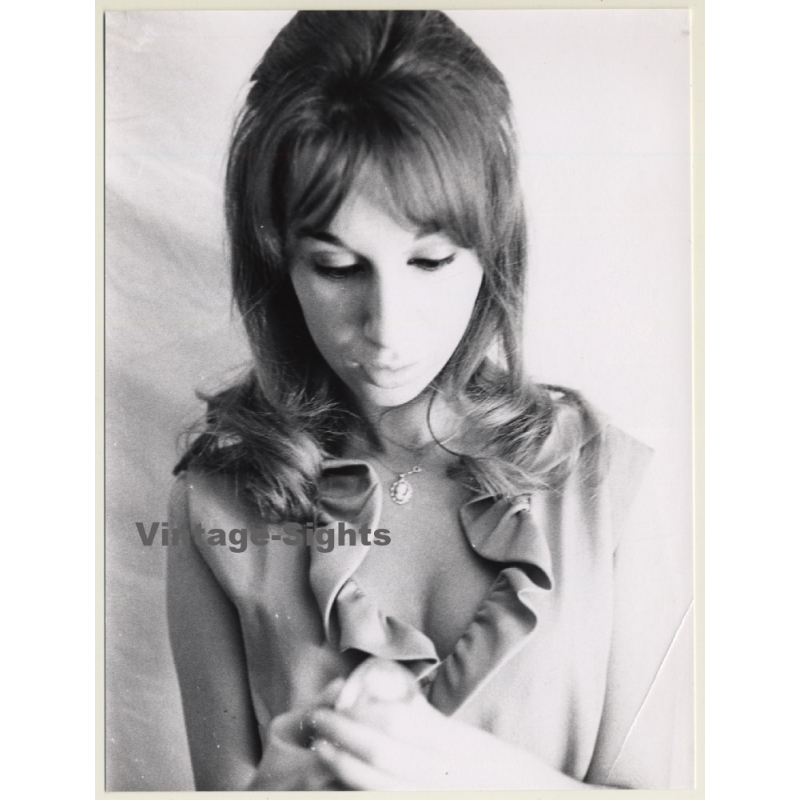 Jerri Bram (1942): Pretty Pensive Brunette Female / Hairstyle (Vintage Photo ~1970s)