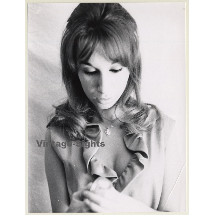 Jerri Bram (1942): Pretty Pensive Brunette Female / Hairstyle (Vintage Photo ~1970s)