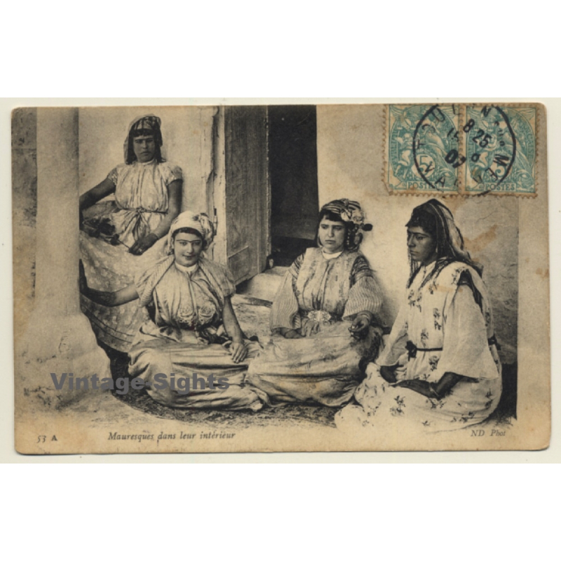 North Africa: Mauresques Dans Leures Intérieur / Traditional Garbs (Vintage PC 1907)