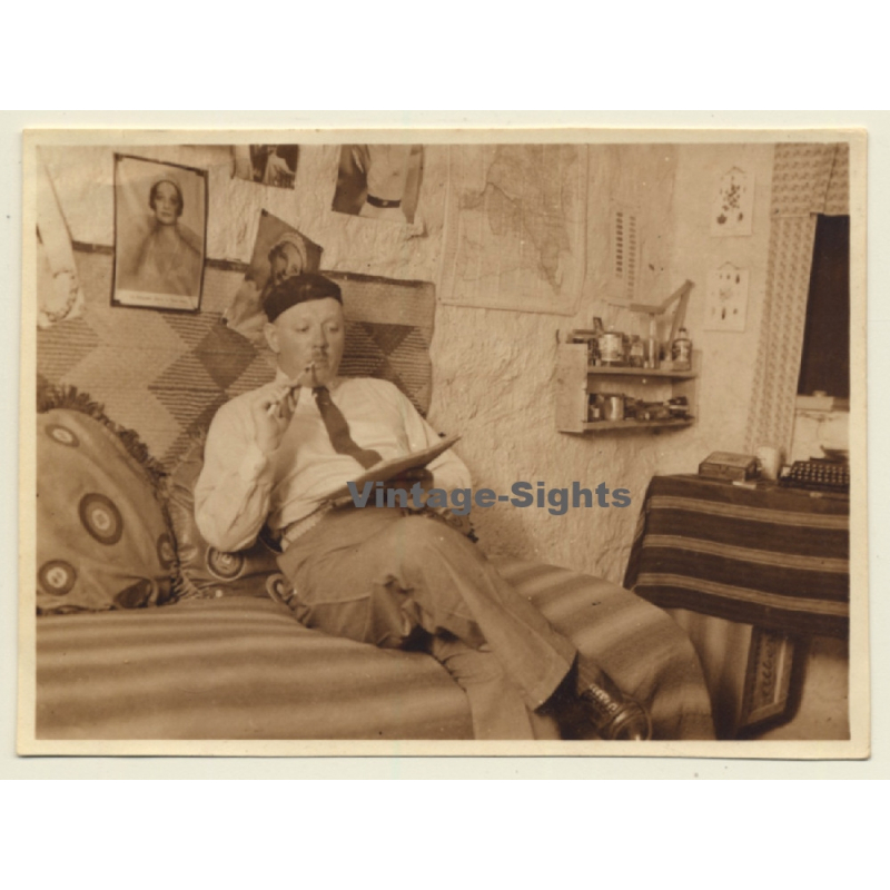 Boduna / Congo Belge: Colonialist Smokes Sebsi / Weed (Vintage Photo 1926)