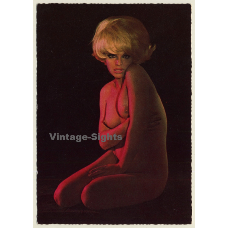 Blonde Nude Showgirl With Bob*1 / Pin-Up - Risqué (Vintage PC 1960s/1970s)