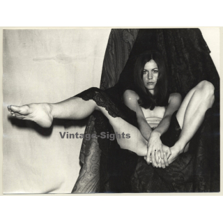 Intense Take Of Pretty Nude On Chair / Lace (Large Vintage Photo 1960s/1970s)