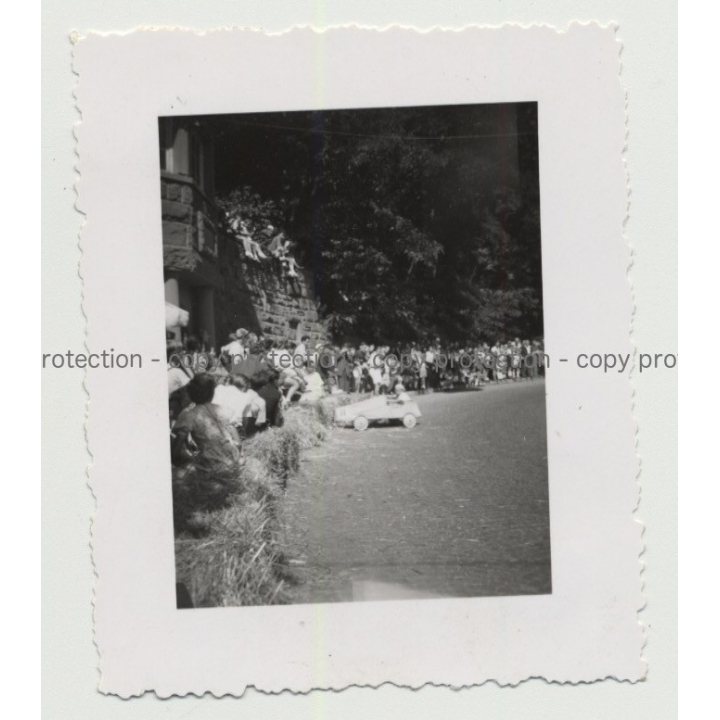 Kid In Soapbox Crashes Into Haystack / Calw - South Germany (Vintage Photo B/W 40s/50s)