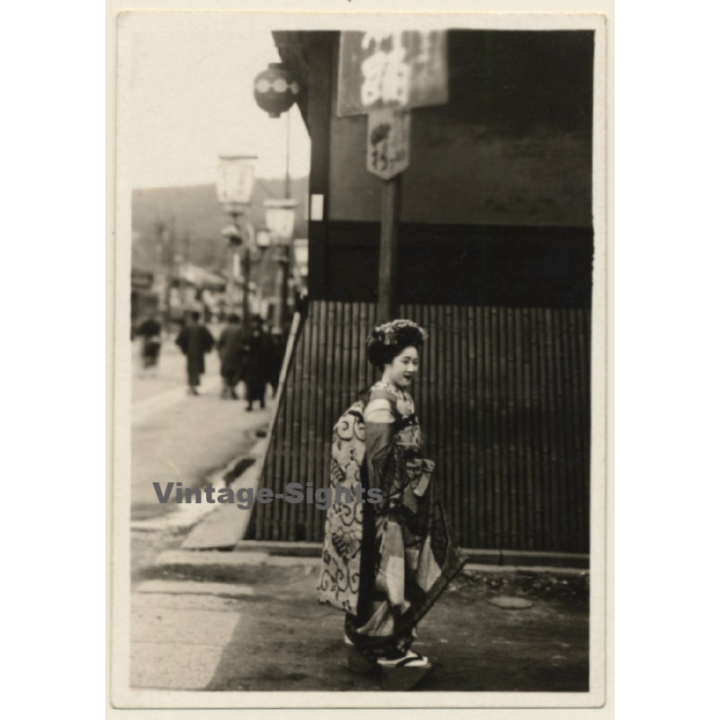 Japan: Geisha Walking Through Street / Kimono - Gofuko (Vintage Photo ~1920s/1930s)