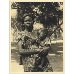 Congo Belge: Great Take Of Native Woman Breastfeeding Her Baby (Vintage Photo ~1940s/1950s)