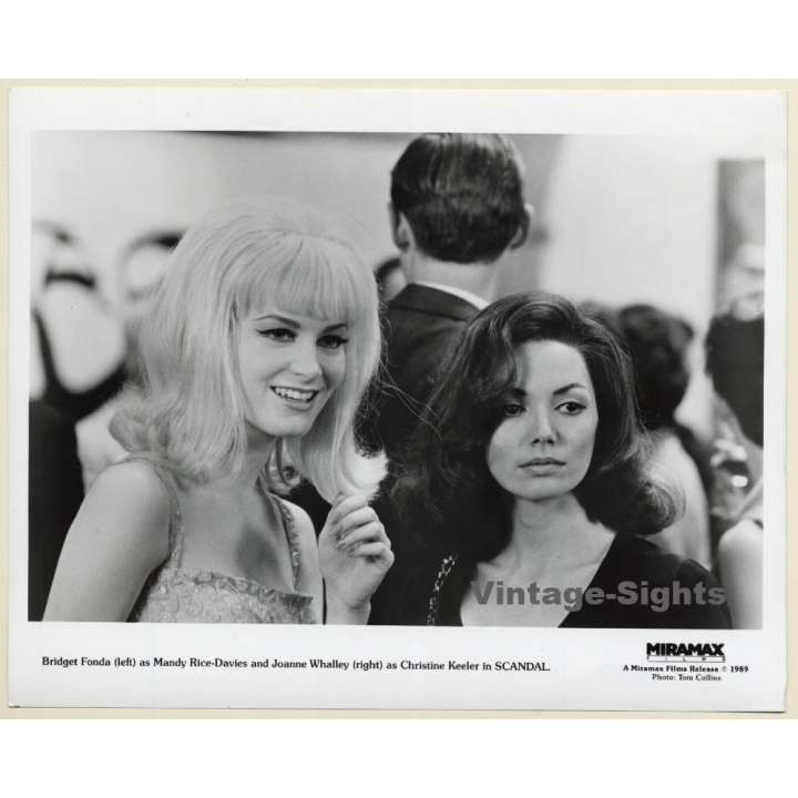 Bridget Fonda & Joanne Whalley - Scandal / Movie Still (Vintage Photo 1989)