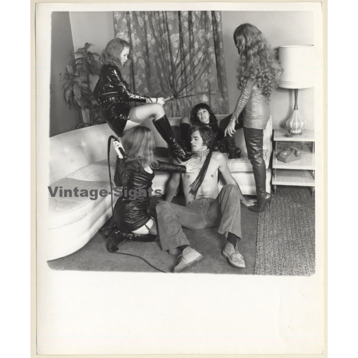 4 Mistresses In Latex Outfits & Topless Male / Whip - BDSM (Vintage Photo ~1970s)