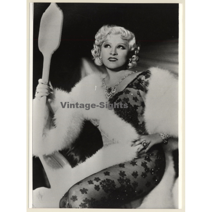 Mae West In Breathtaking Dress (Vintage Press Photo 1970s/1980s)