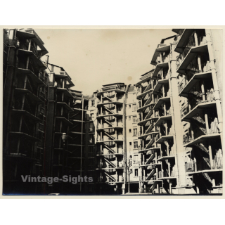 Jerri Bram (1942): Rue de Senlis - Paris / Facade Of Block Of Flats (Vintage Photo 1960s/1970s)