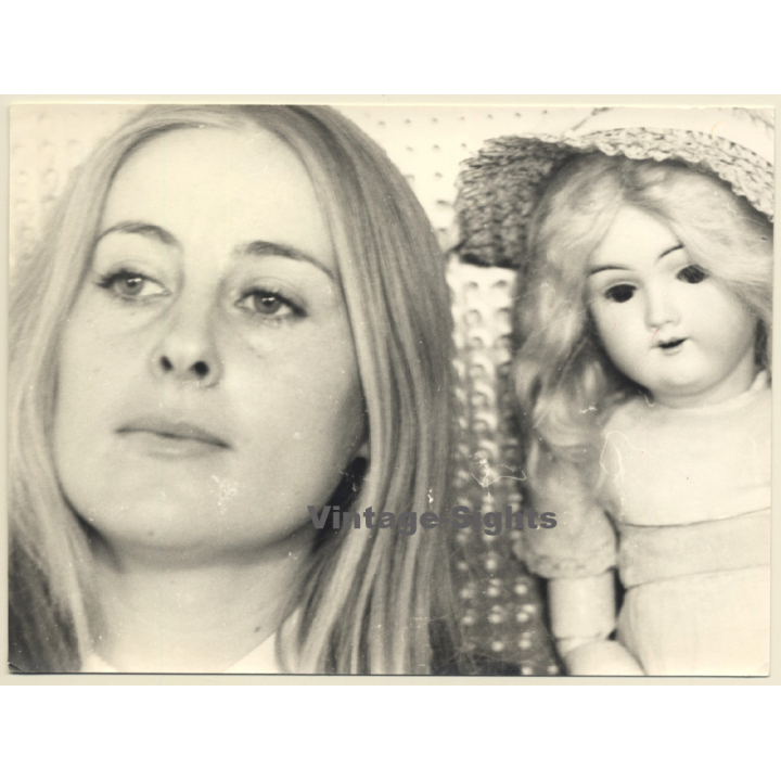 Jerri Bram (1942): Weird Portrait Of Blonde Woman & Doll (Vintage Photo ~1970s)