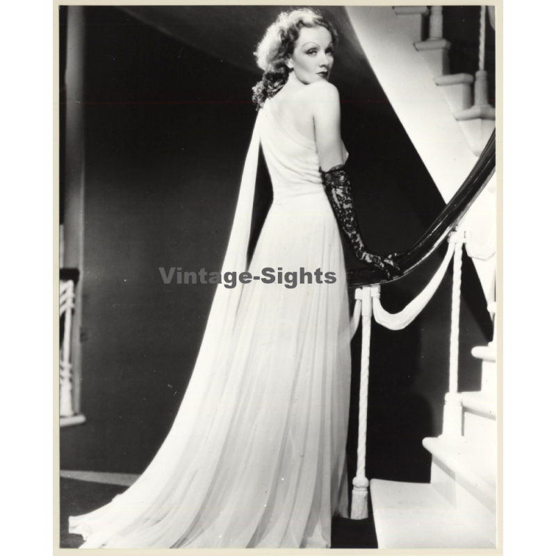 Great Take Of Marlene Dietrich In White Robe (Vintage Press Photo 1970s/1980s)