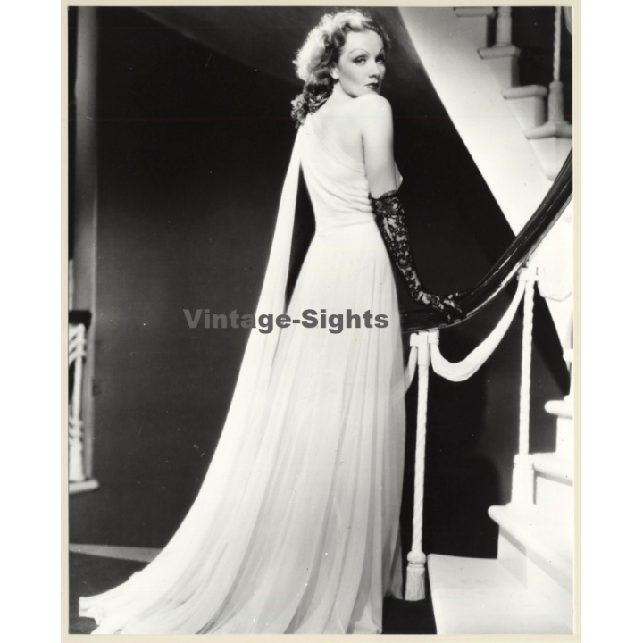 Great Take Of Marlene Dietrich In White Robe (Vintage Press Photo 1970s/1980s)