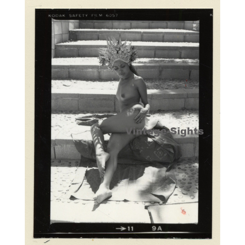 Pretty Indian Nude With Headdress & Scarf *7 (Vintage Contact Sheet Photo 1970s)