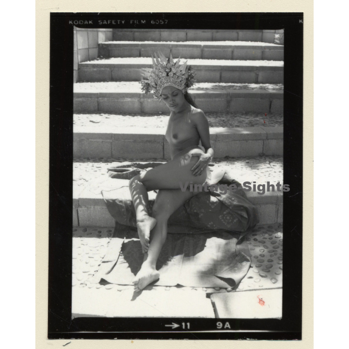 Pretty Indian Nude With Headdress & Scarf *7 (Vintage Contact Sheet Photo 1970s)