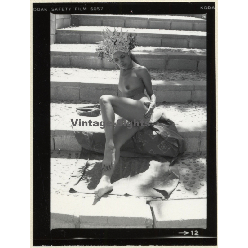 Pretty Indian Nude With Headdress & Scarf *8 (Vintage Contact Sheet Photo 1970s)