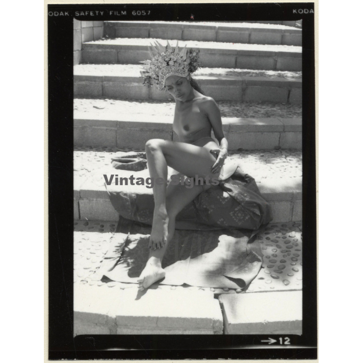 Pretty Indian Nude With Headdress & Scarf *8 (Vintage Contact Sheet Photo 1970s)