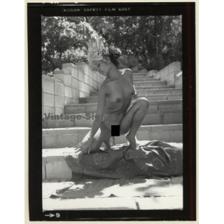 Pretty Indian Nude With Headdress & Scarf *9 (Vintage Contact Sheet Photo 1970s)