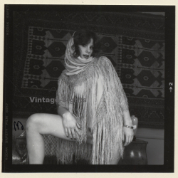 Beautiful Semi Nude With Fancy Top*1 / Eyes (Vintage Contact Sheet Photo 1970s)