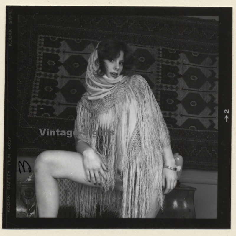 Beautiful Semi Nude With Fancy Top*1 / Eyes (Vintage Contact Sheet Photo 1970s)