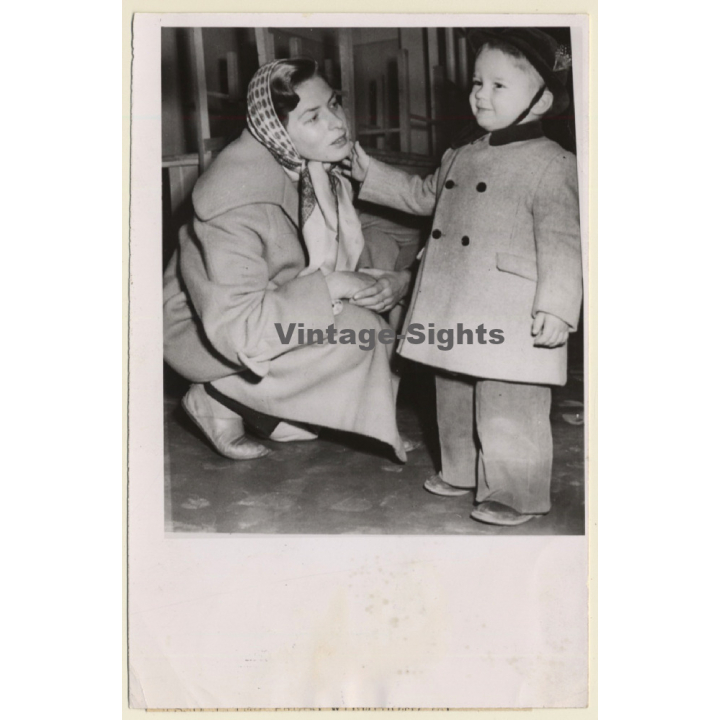 Ingrid Bergman & Her Son Robertino Rosselini (Vintage Press Photo 1951)