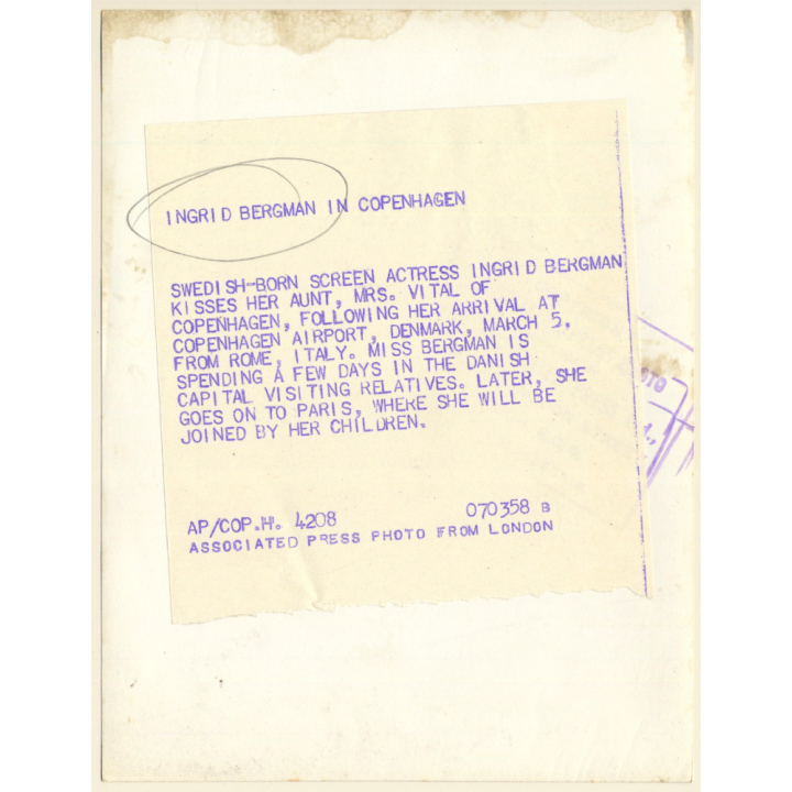 Ingrid Bergman Kisses Her Aunt Mrs. Vital Of Copenhagen (Vintage Press Photo 1958)