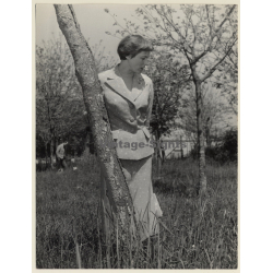 Great Take: Ingrid Bergman On Meadow (Vintage Press Photo 1953)