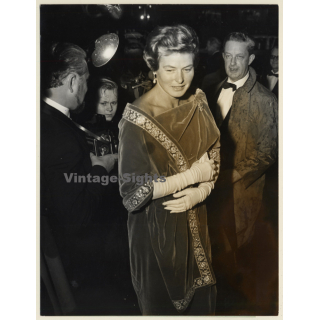 Ingrid Bergman At Opening Night Hubby's Oliver / Lars Schmidt (Vintage Press Photo 1961)