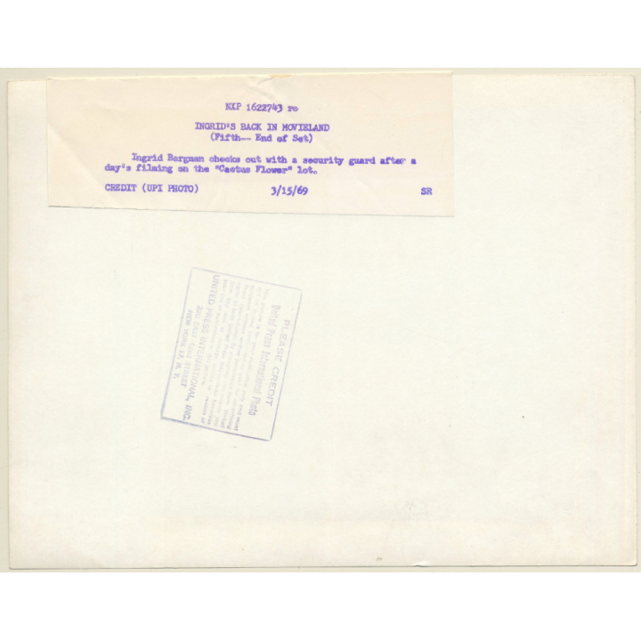 Ingrid Bergman & Security Guard At Set Of Cactus Flower (Vintage Press Photo 1969)