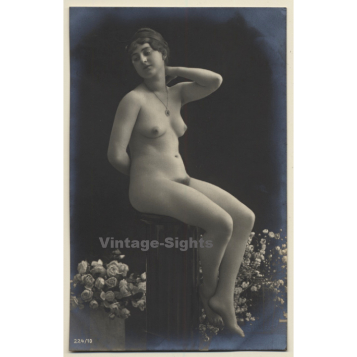 Classic French Nude Sitting On Column / Belle Epoque - Flowers (Vintage RPPC ~1910s)
