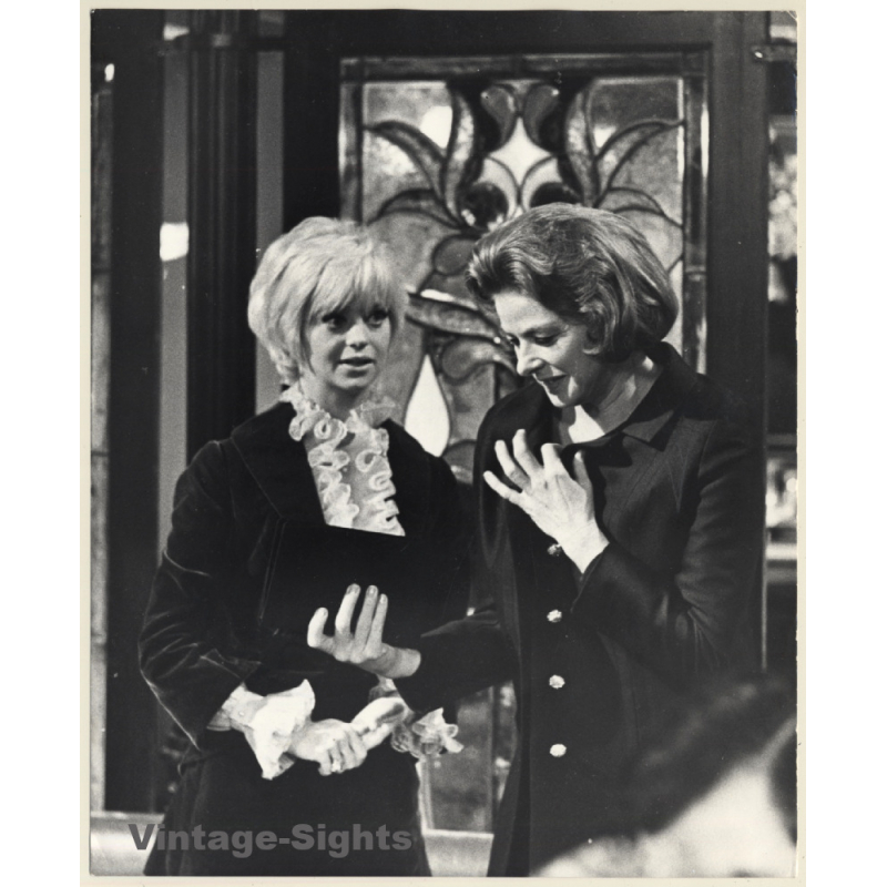 Ingrid Bergman & Goldie Hawn In 'Cactus Flower' (Vintage Movie Still Photo 1969)
