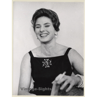 Ingrid Bergman In An Infectiously Happy Mood (Vintage Press Photo ~1960s)