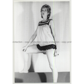 Sweet Shorthaired Blonde In Negligee / Interior (Vintage Photo B/W 1960s/1970s)