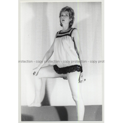 Sweet Shorthaired Blonde In Negligee / Interior (Vintage Photo B/W 1960s/1970s)