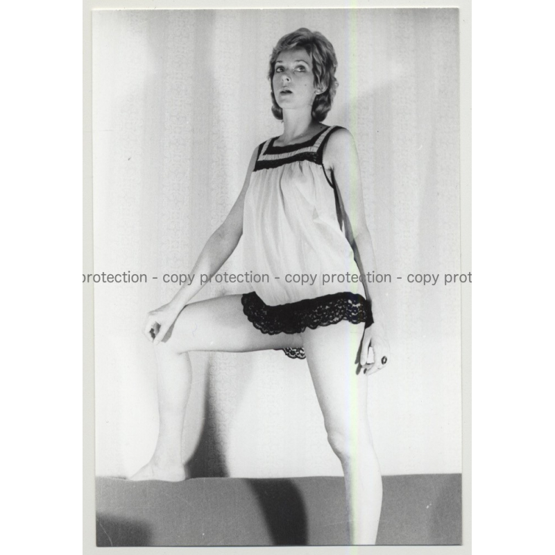 Sweet Shorthaired Blonde In Negligee / Interior (Vintage Photo B/W 1960s/1970s)
