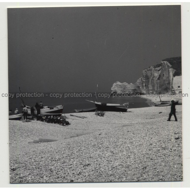 76790 Étretat: Fishing Boats - Rocky Coast - Beach (Vintage Photo B/W 1963)