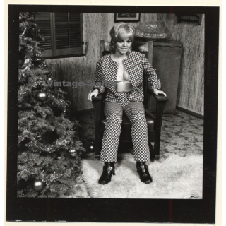 Erotic Model Candy Vaughan Undresses*1 / Dressed (Vintage Contact Sheet Photo 1972)