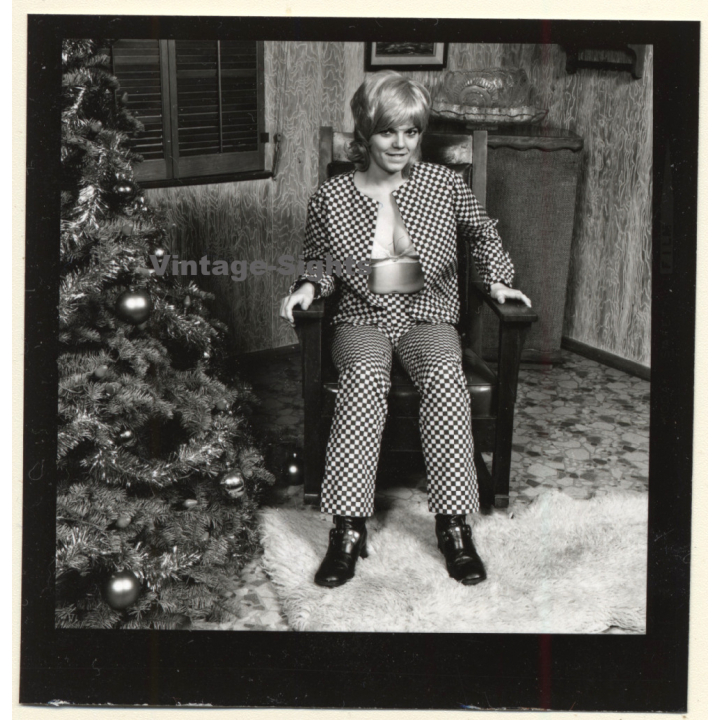 Erotic Model Candy Vaughan Undresses*1 / Dressed (Vintage Contact Sheet Photo 1972)