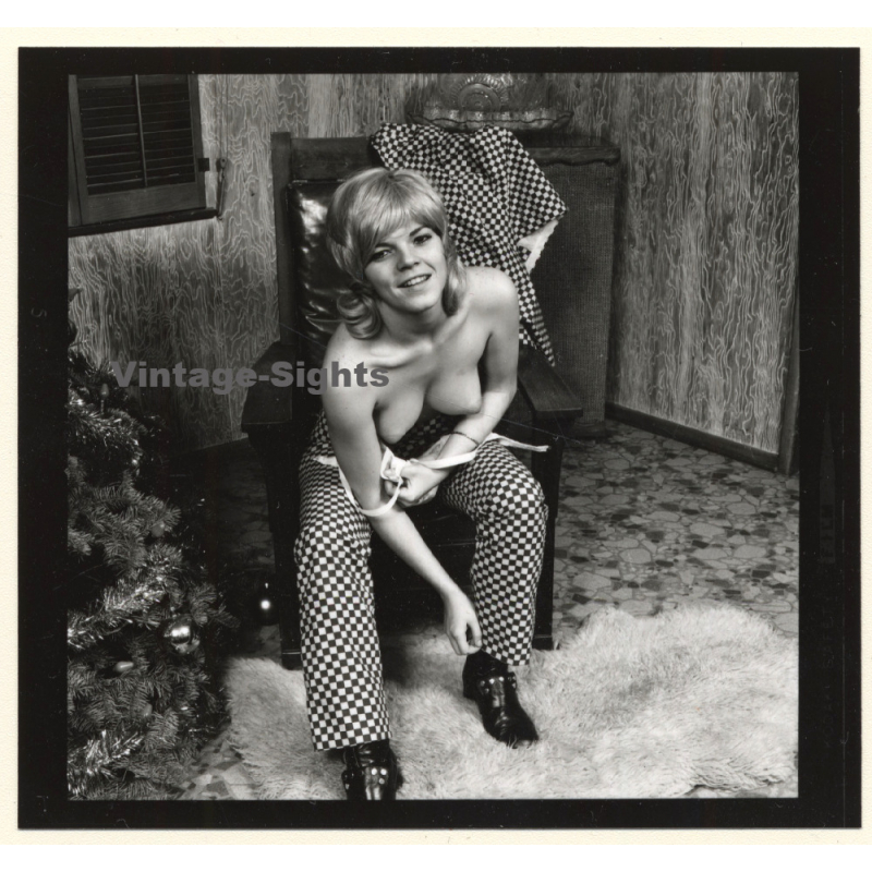 Erotic Model Candy Vaughan Undresses*6 / Topless (Vintage Contact Sheet Photo 1972)