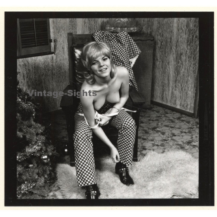 Erotic Model Candy Vaughan Undresses*6 / Topless (Vintage Contact Sheet Photo 1972)