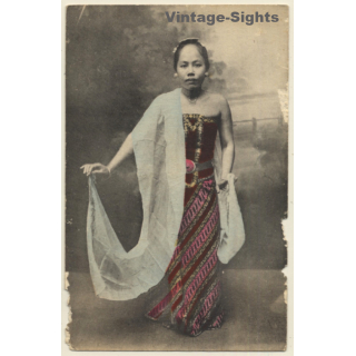 Vietnamese Woman In Long Dress / Ethnic (Vintage PC Hand Colored 1910s/1920s)