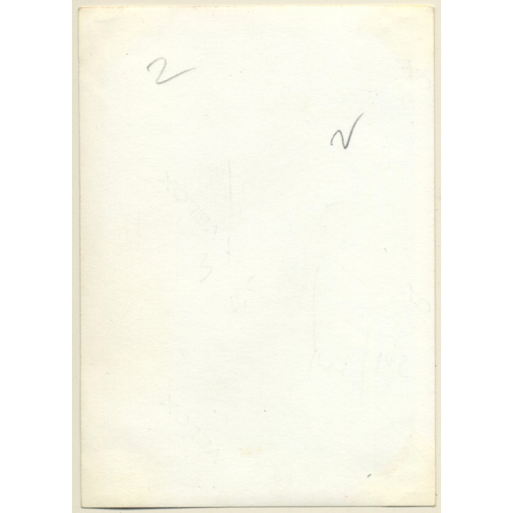 Cool Snapshot: Woman In Pyjamas Walking Through Backyard / Oldtimer (Vintage Photo ~1930s/1940s)