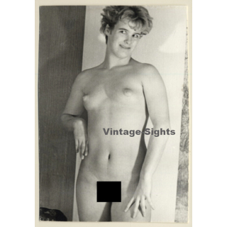 Natural Shorthaired Nude Standing / Smile (Vintage Photo GDR ~1980s)