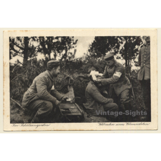 Rotes Kreuz: Im Schützengraben / Verbinden Eines Verwundeten (Vintage PC 1915)