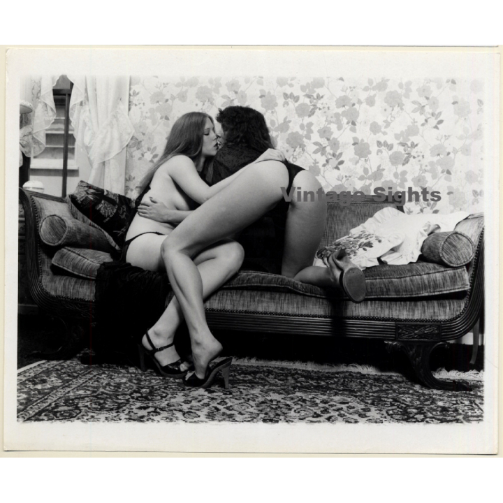 Erotic Study By T.Liori: 2 Semi Nudes Kissing / Lesbian INT (Vintage Photo KORENJAK 1970s/1980s)