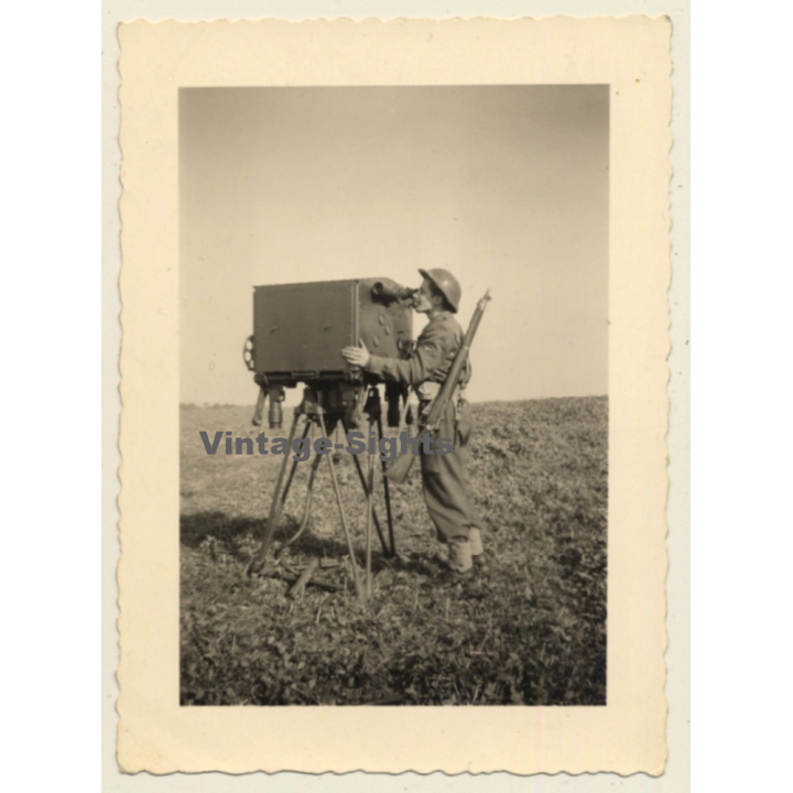Belgische Armee WW2: Soldat An Kommando Hilfsgerät / Flak-Batterie (Vintage Photo ~1940s)