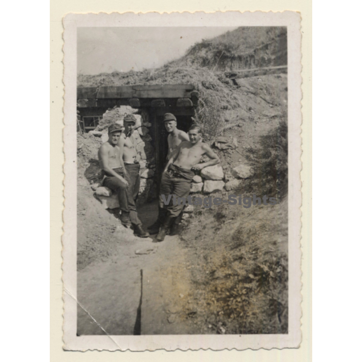 4 Topless German Soldiers In Trench / Gay INT (Vintage Photo ~1940s)