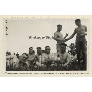 Bunch Of Semi Nude Soldiers In Trunks / Gay INT (Vintage Photo ~1940s)