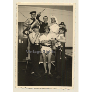 Dressed Up German Soldiers In Soldier's Parlour / Gay INT (Vintage Photo 1936)