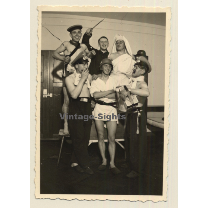 Dressed Up German Soldiers In Soldier's Parlour / Gay INT (Vintage Photo 1936)
