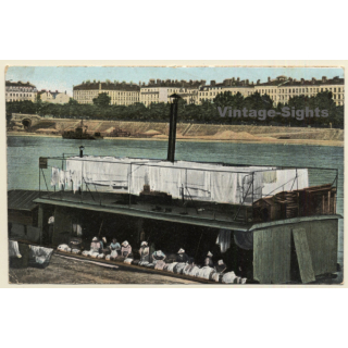 Lyon - Rhône / France: Femmes Sur Un Bateau Lavoir (Vintage PC 1906)